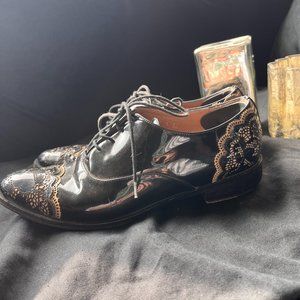 VALENTINO Black Patent Leather & Beige Scalloped Lace Oxfords  36 or 6 US